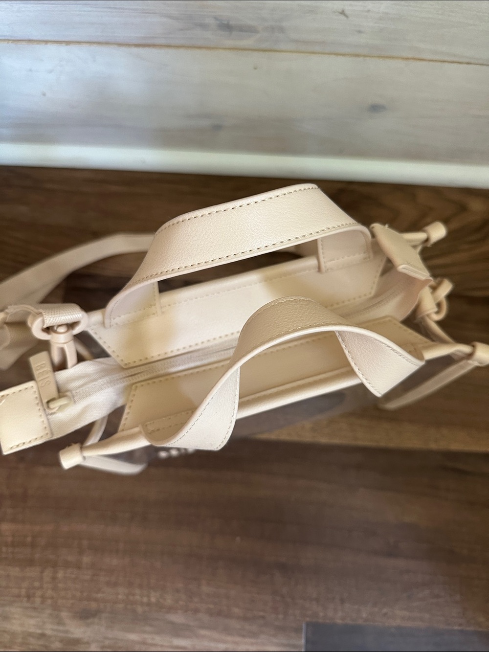 BEIS The Stadium Crossbody-brand new - Picture 5 of 7